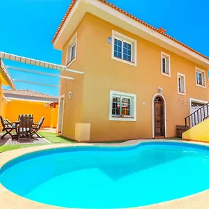https://casa-cardones.adeje-hotels.com